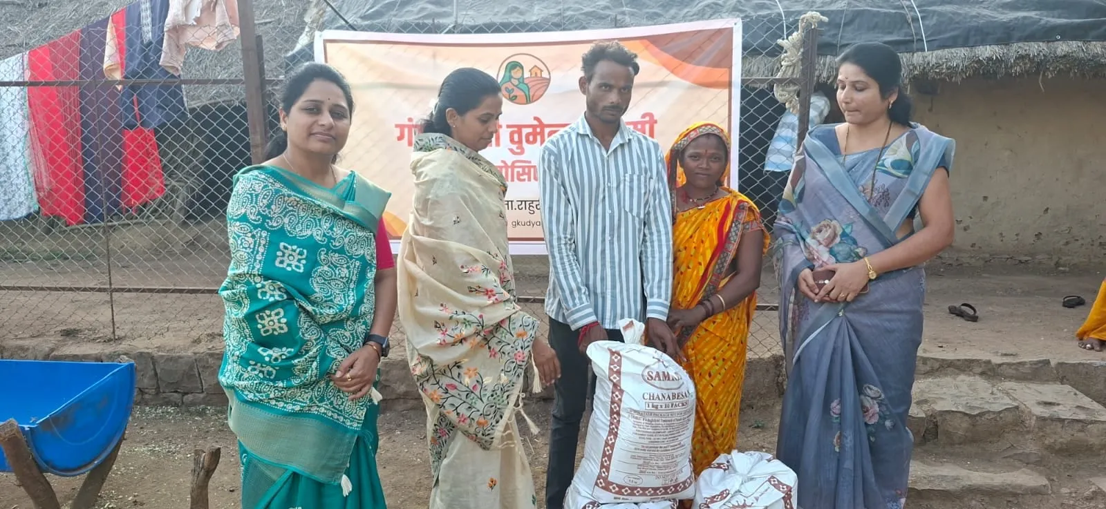 Grocery distribution to families – Photo 2