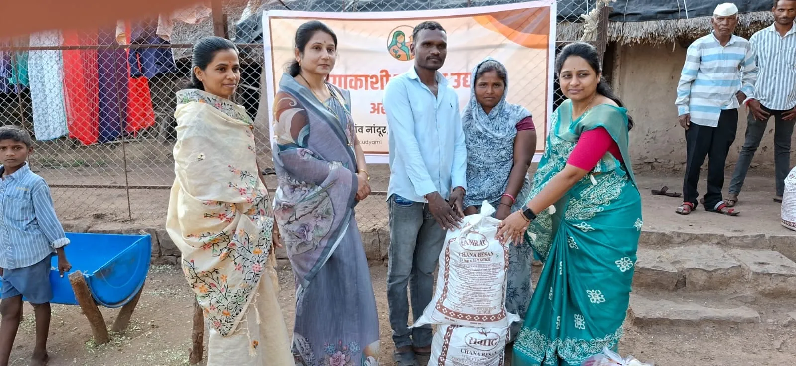 Grocery distribution to families – Photo 6